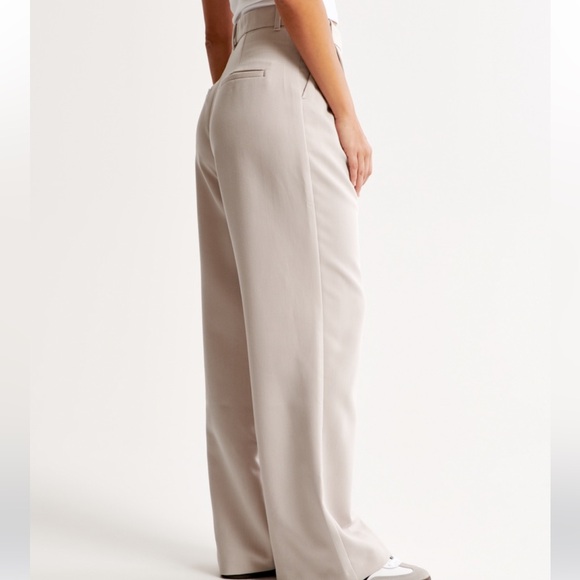 A&F Curve Love Sloane Tailored Wide Leg Pant - Light Taupe - Picture 4 of 7